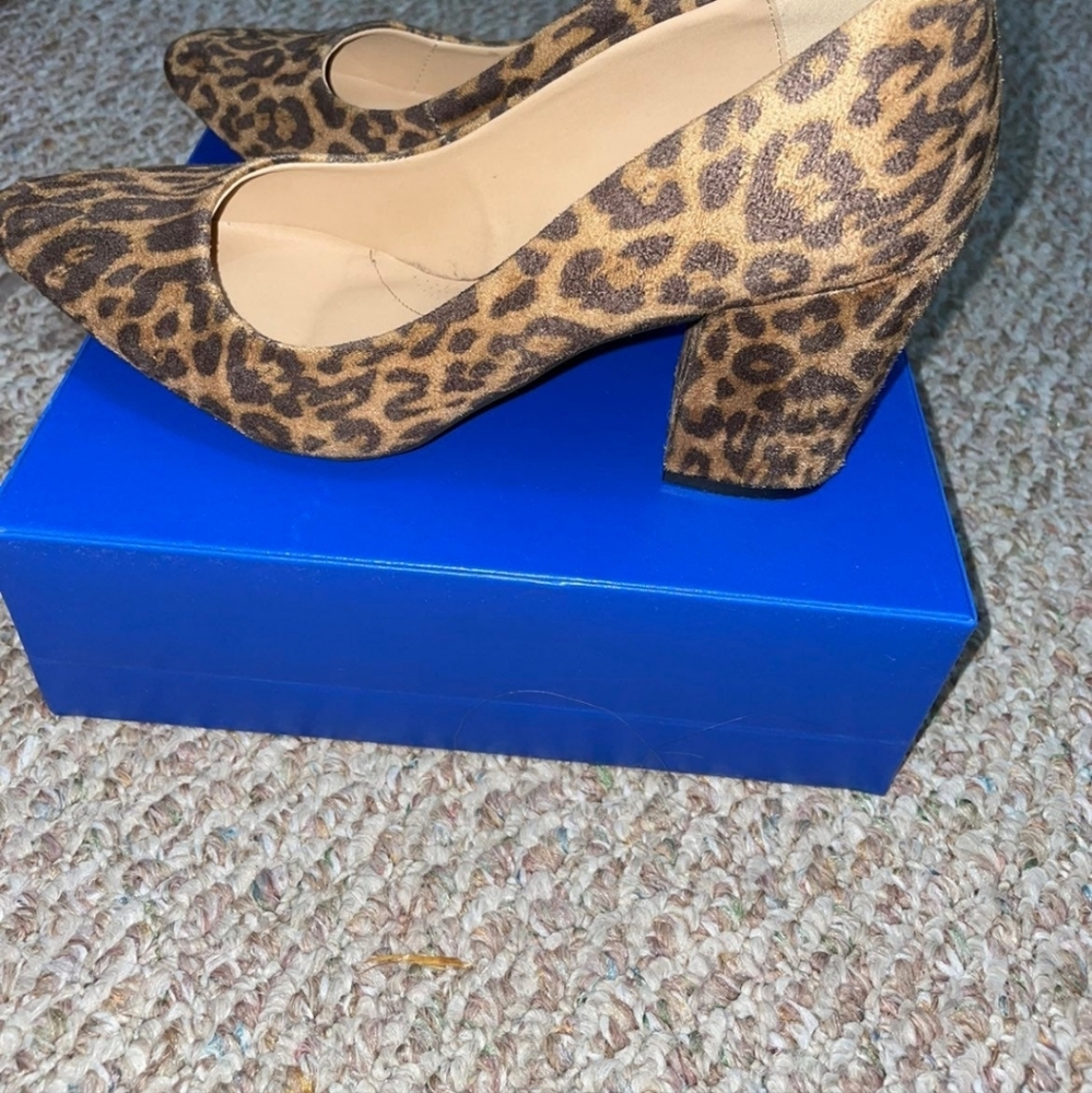 Leopard Print Pumps - Picture 4 of 4